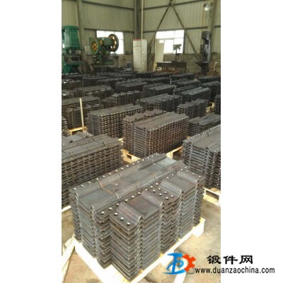 江西鍛造廠專業生產挖掘機搖臂，吊鉤，管卡等鍛造件