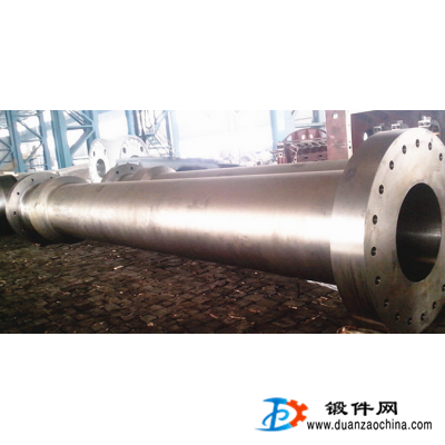 通裕重工生產大型鍛造水輪機軸