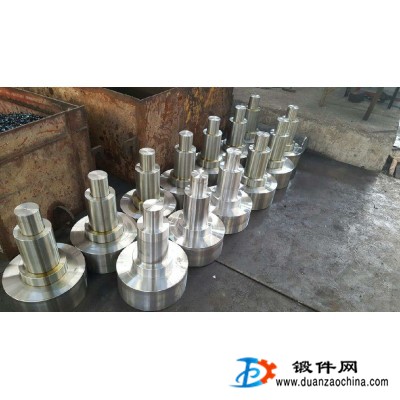 供應各類鍛件，軸，齒輪，法蘭，四通閥體，模塊，高速鋼，管道等