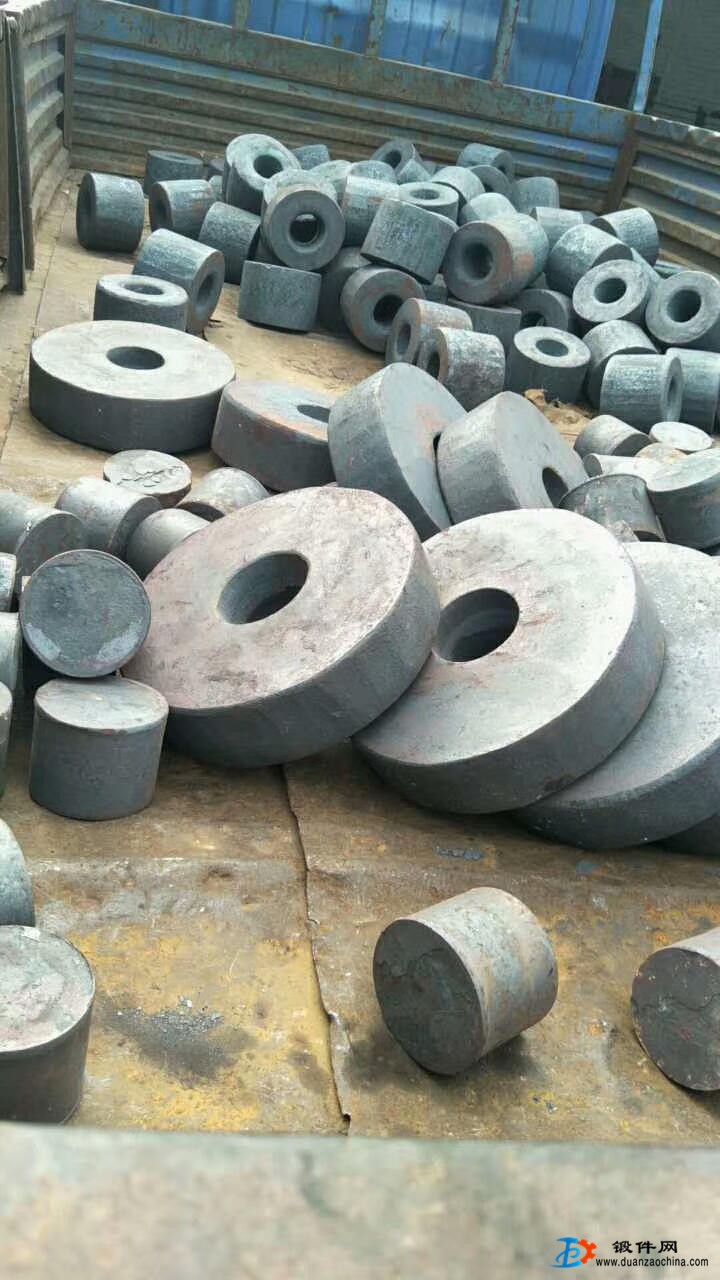 車輪，軸，聯(lián)軸器，餅類鍛件等，大鍛件