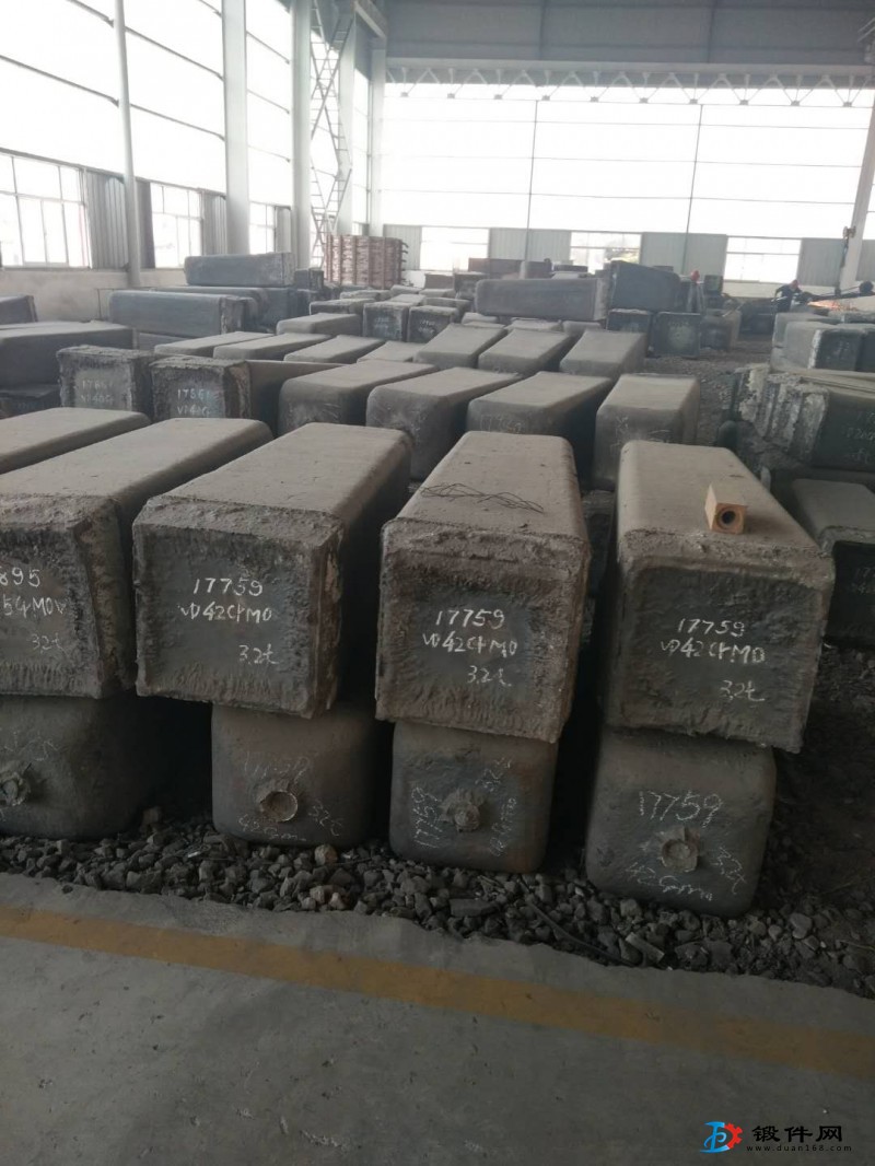 供應各類連鑄圓、鋼錠