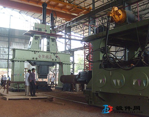 操作機公稱載重量20KN兩噸操作機安陽鍛壓生產