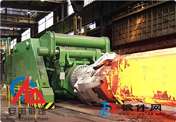 操作機可夾持150mm至650mm工件3T操作機安陽鍛壓生產