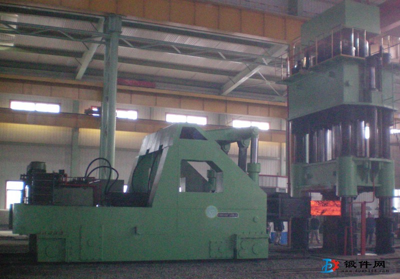 操作機全液壓15T操作機夾持軸類鍛件安陽鍛壓生產