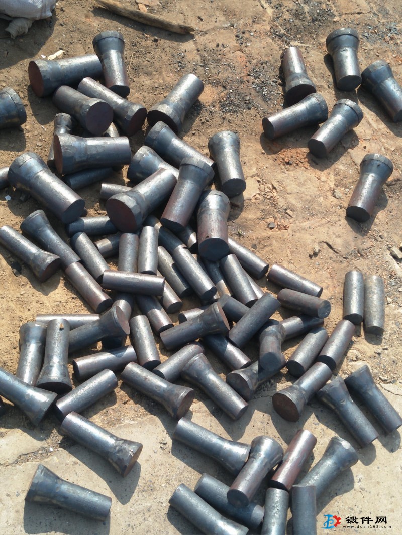 鍛打各種材質(zhì)優(yōu)質(zhì)模具