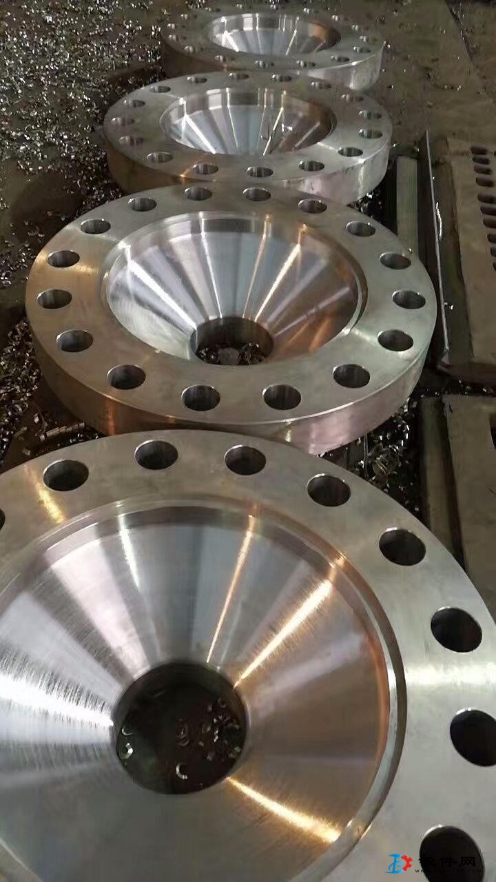 鍛造各種法蘭，管件。