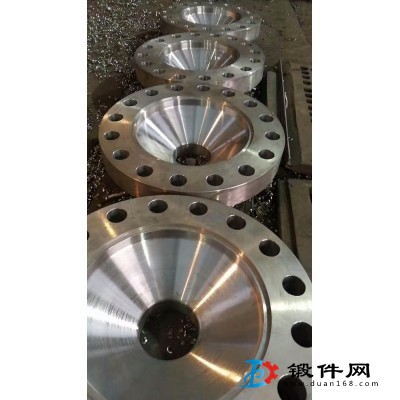 鍛造各種法蘭，管件。