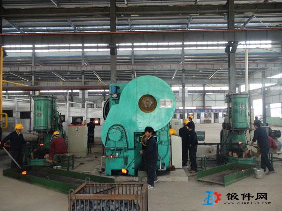 110mm鋼球生產設備上馬塊鍛造鋼球生產線