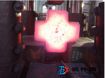 供應(yīng)十字架閥體