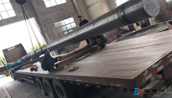 供應(yīng)大型長(zhǎng)軸鍛件拉桿