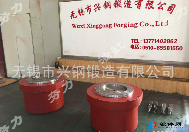 供應(yīng)大型油缸