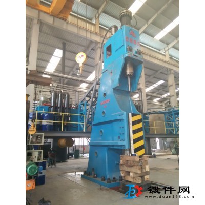 1噸單臂自由鍛電液錘可操作空間大鍛造設備