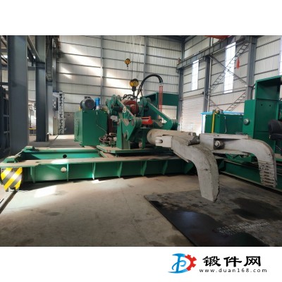 出售：9.9成新，10噸取料機(jī)，5噸操作機(jī)、25噸操作機(jī)