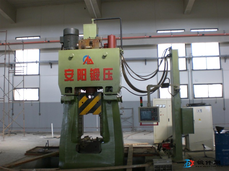 數(shù)控模鍛錘鋼球鍛造設(shè)備150mm大直徑鋼球生產(chǎn)