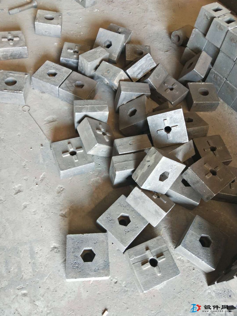 合金錘頭，制砂錘頭，破碎機(jī)鍛打錘頭，各種錘頭定做