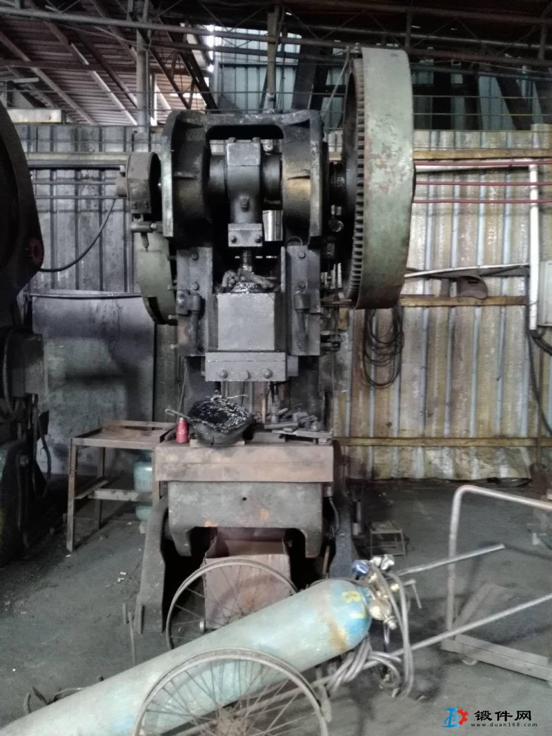 三百噸鍛造設備轉讓