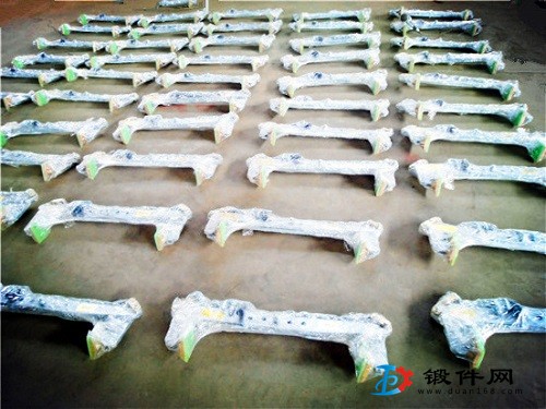 吊石材用的夾鉗夾皮具有哪些優(yōu)勢(shì)特性？