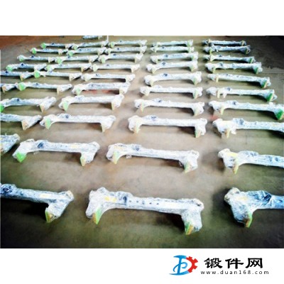 吊石材用的夾鉗夾皮具有哪些優勢特性？