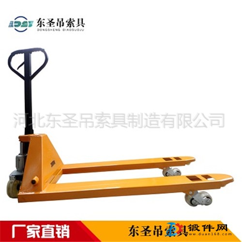 液壓手動叉車使用事故真實案例