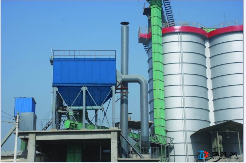 內蒙古鄂爾多斯澤潤破碎機大型布袋除塵器