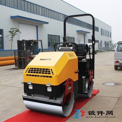 小型液壓壓路機(jī)保養(yǎng)方法