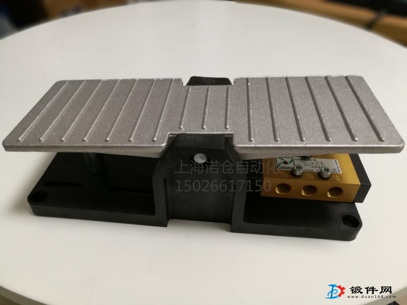 224.52.11.12  PNEUMAX氣控閥